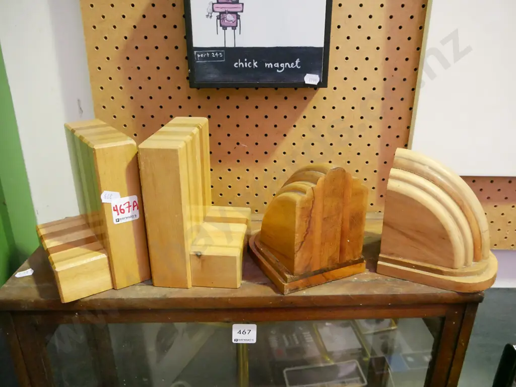 2x pairs of timber book ends Image 1++