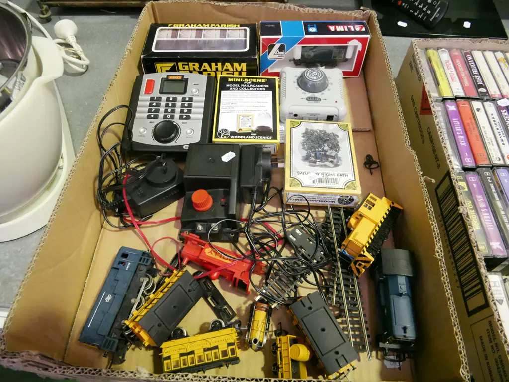 00 gauge tracks, locomotives, carriages, controller, layout models etc Image 1++