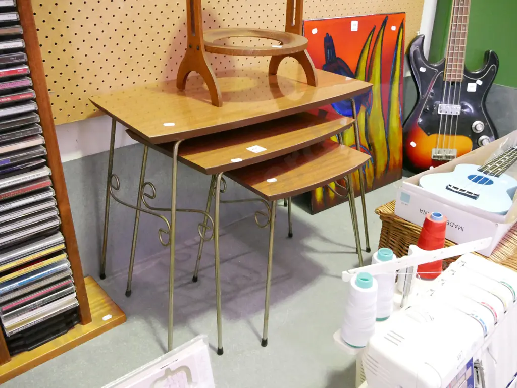 retro metal and formica nest of 3 tables Image 1++