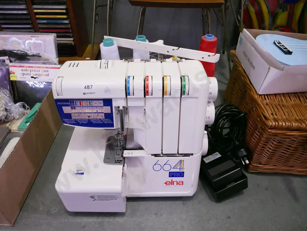 Elna 4 spool overlocker Image 1++