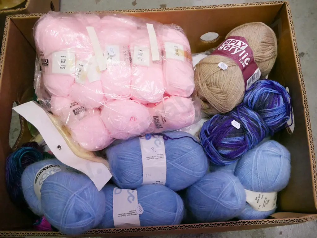 box of knitting yarn Image 1++