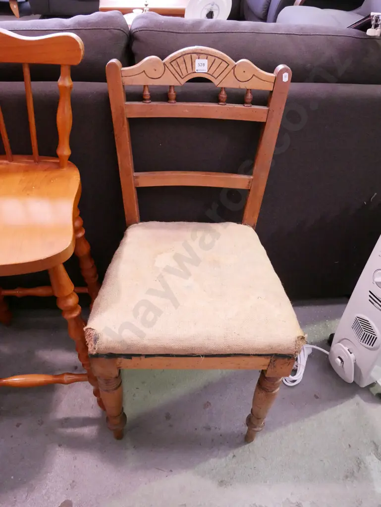 early colonial turned leg dining chair Image 1++