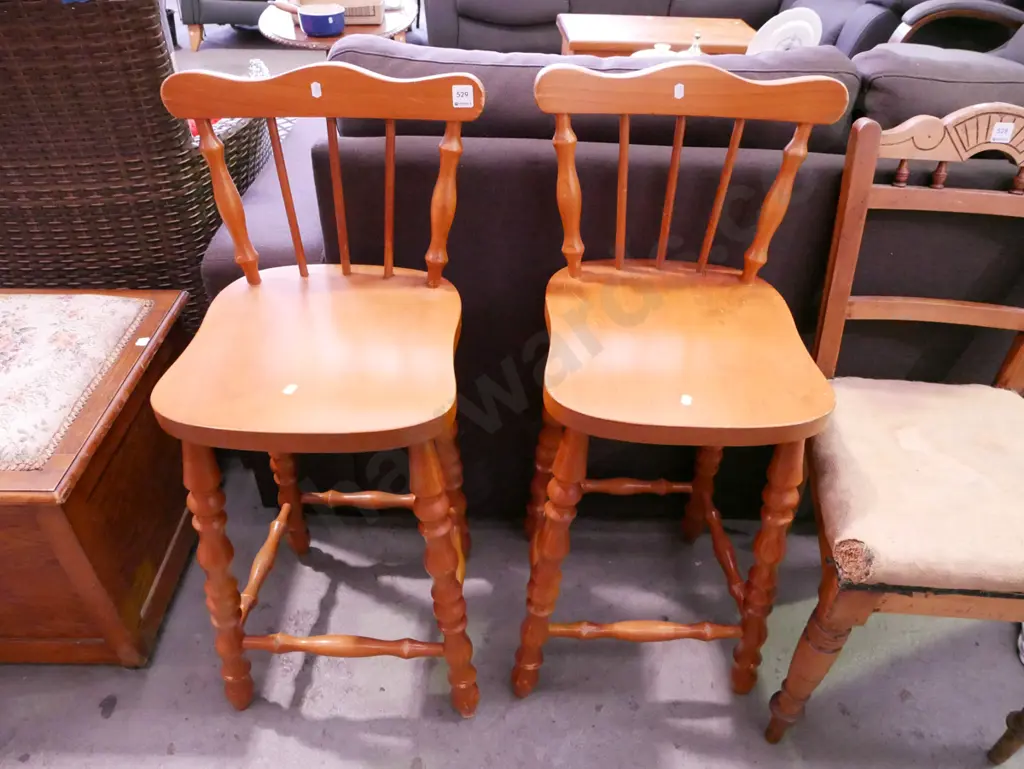 2x stools Image 1++