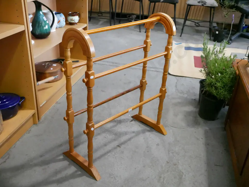 wooden towel rail Image 1++