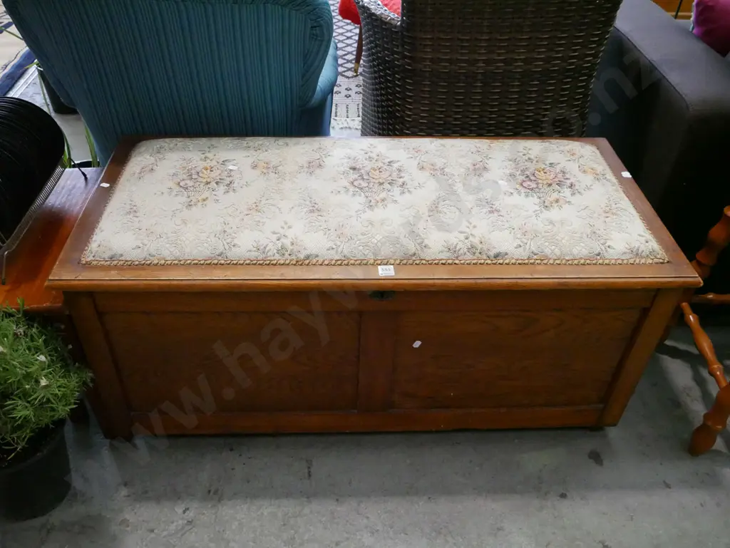 oak upholstered blanket box H-470 W-1080 D-500 Image 1++