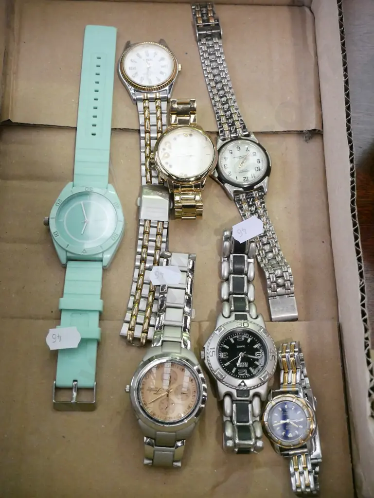 box of wristwatches Image 1++