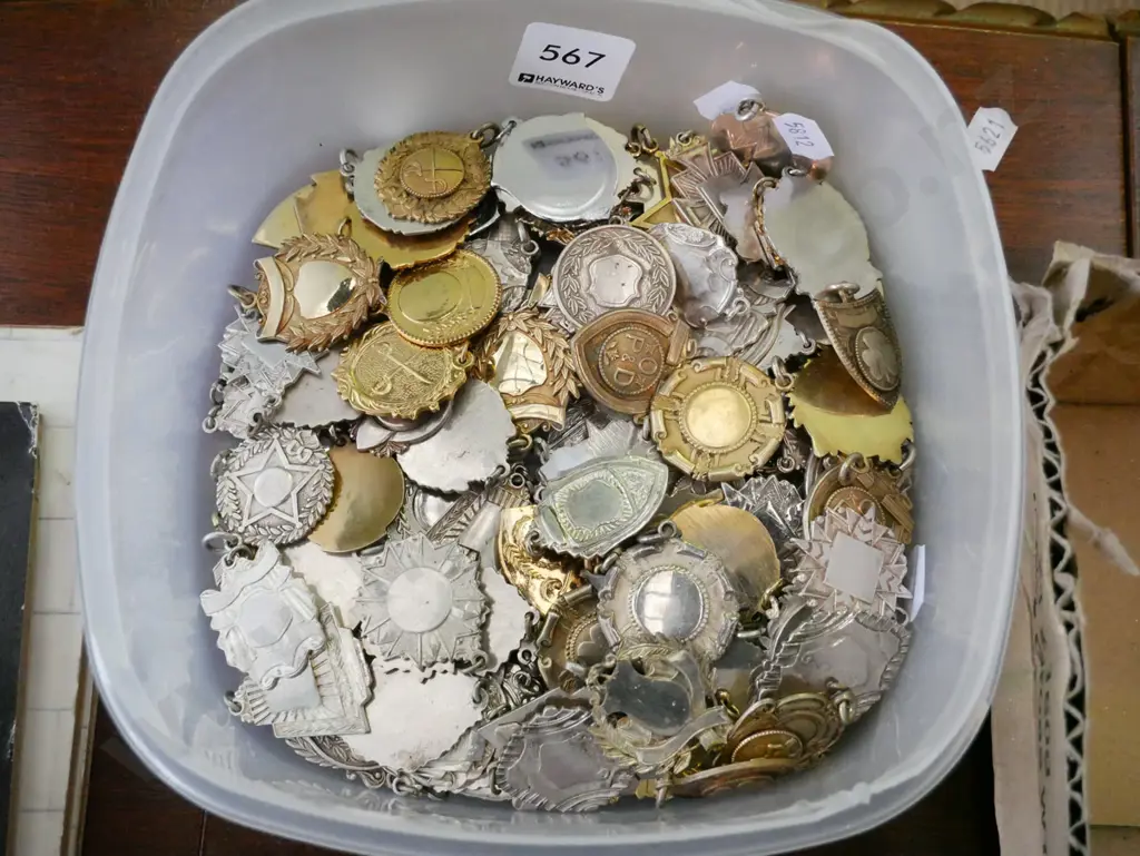 box; numerous unmarked medals and medallions Image 1++