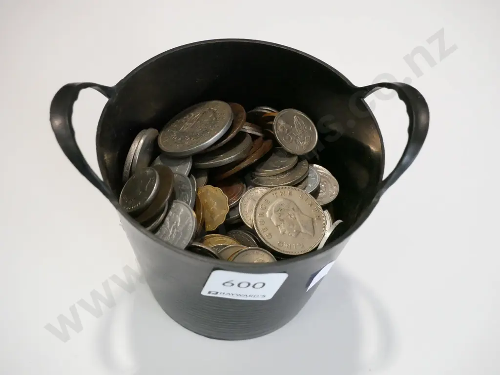 small tub plastic tub of coins Image 1++