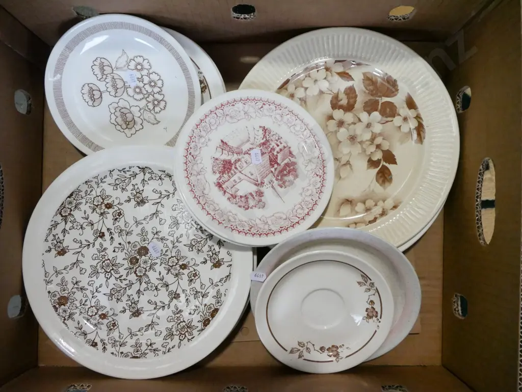 box of Crown Lynn plates and saucers Image 1++