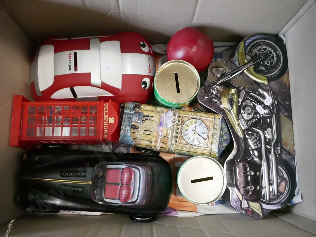 box; money boxes, tins Image 1++