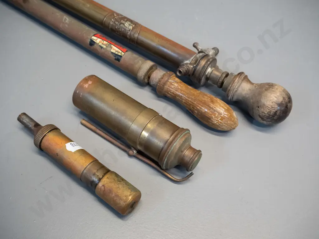 4 vintage brass items - Eclipse and Spraygen garden sprayers, spring-loaded Tecalimit grease gun, and a small item with Image 1++