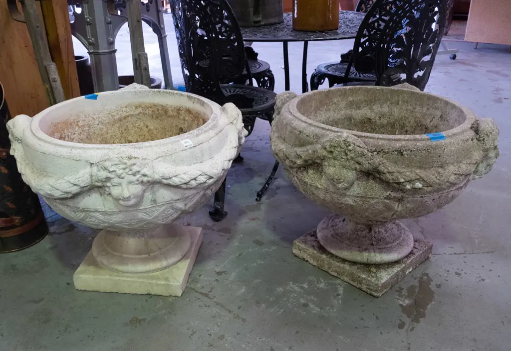 2x large classical style cast concrete garden urns H-530 Diam-640 Image 1++