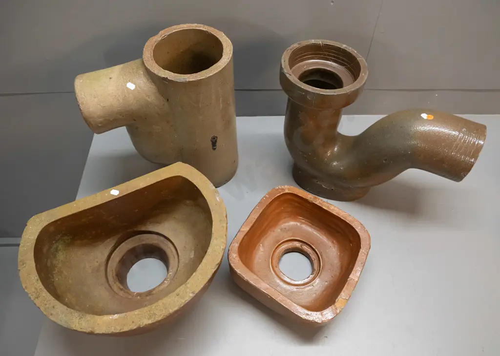 4 heavy earthenware plumbing / drainage fixtures - tallest is H-380 W-330 Image 1++
