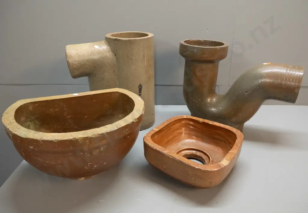 4 heavy earthenware plumbing / drainage fixtures - tallest is H-380 W-330 Image 1++