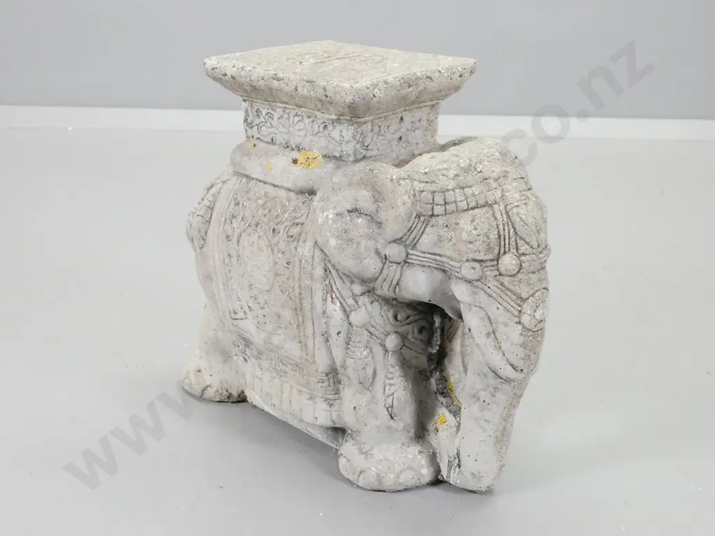 small cast concrete asian style elephant garden figure or plant stand H-370 L-400 W-200 Image 1++