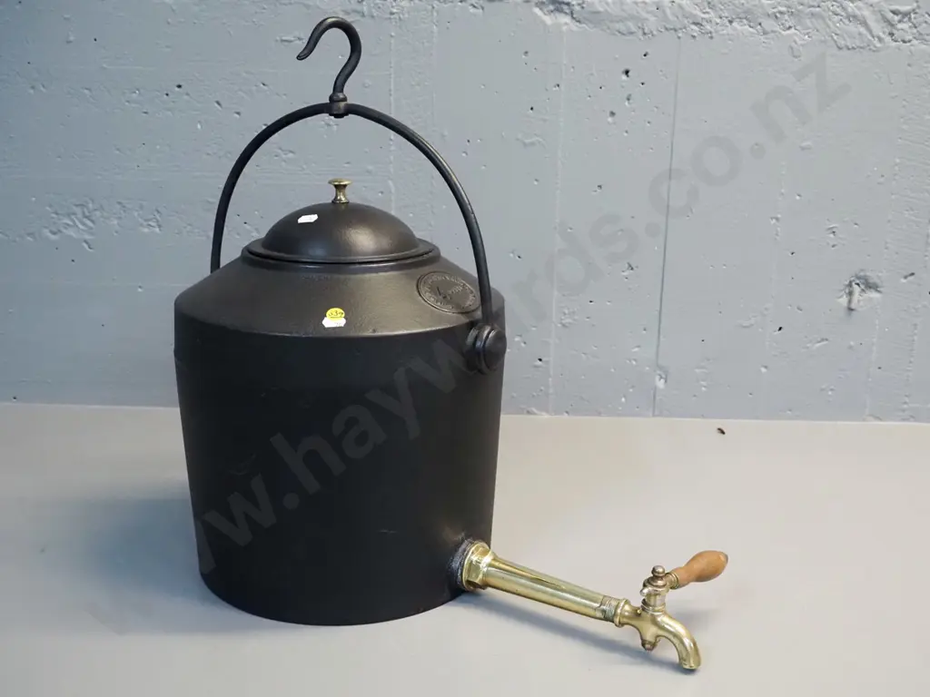 cast iron Kenrick 4-gallon hanging kettle with long brass tap and spigor with timber handle, lid with brass knob - chip Image 1++