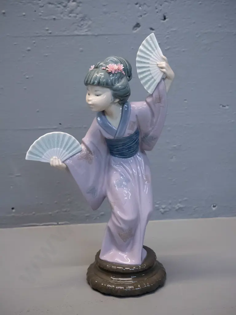 Lladro Daisa figurine - Geisha dancing with two fans, marked 1978, H-300 Image 1++