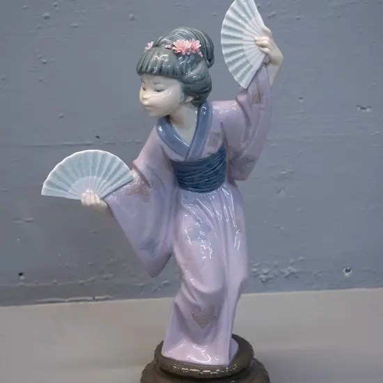 Lladro Daisa figurine - Geisha dancing with two fans, marked 1978, H-300