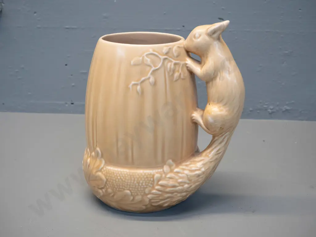 vintage Sylvac jug with squirrel handle H-230 Image 1++