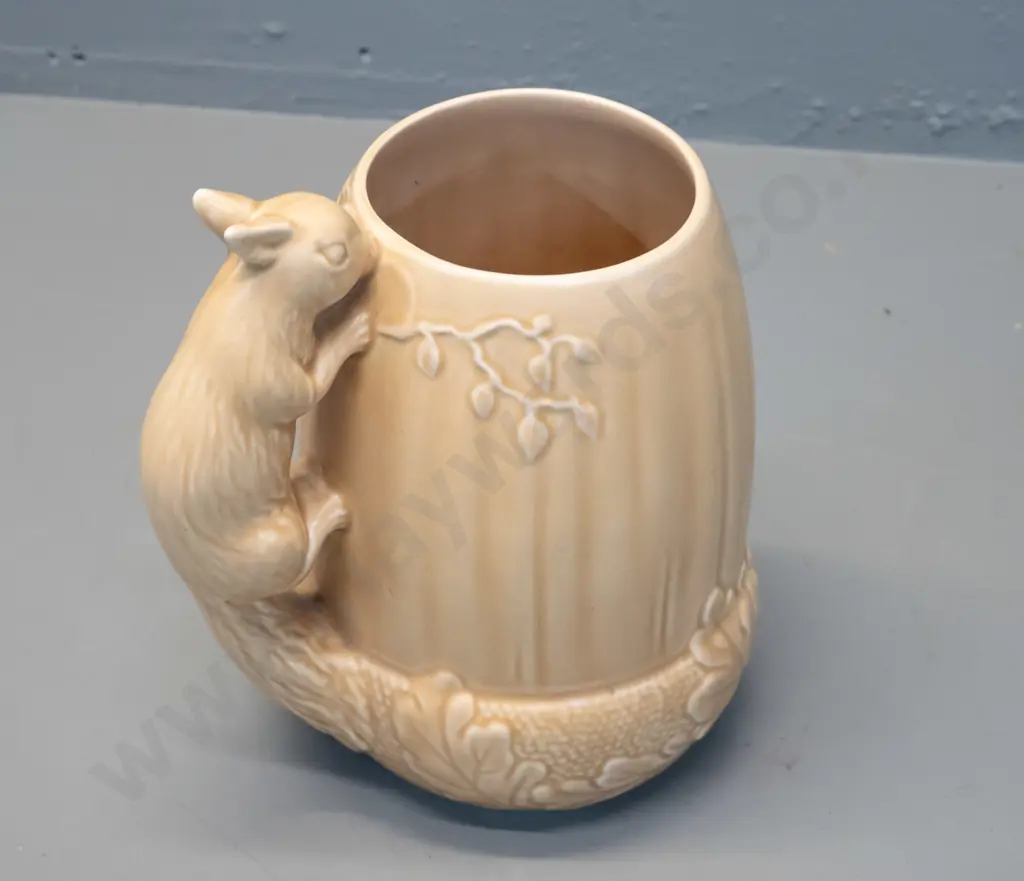 vintage Sylvac jug with squirrel handle H-230 Image 1++