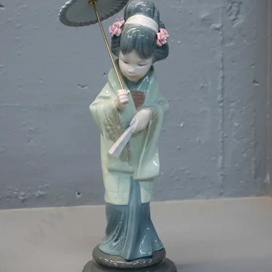 Lladro Daisa figurine - Geisha holding parasol, marked 1978, H-300