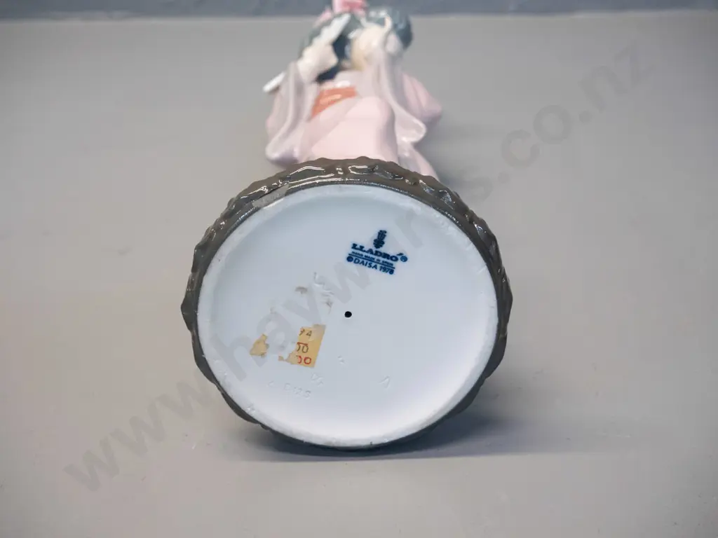 Lladro Daisa figurine - Geisha holding fan, marked 1978, H-300 Image 1++