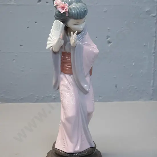 Lladro Daisa figurine - Geisha holding fan, marked 1978, H-300