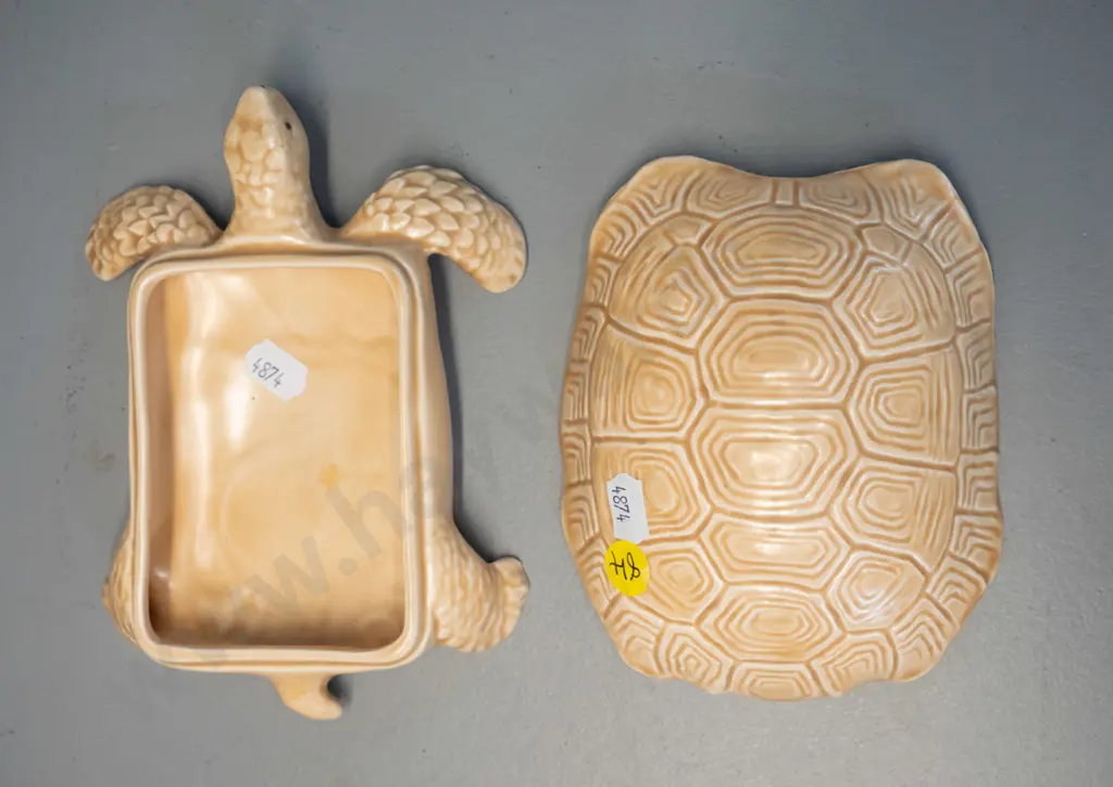 vintage Sylvac turtle shaped lidded trinket H-70 L-170 Image 1++