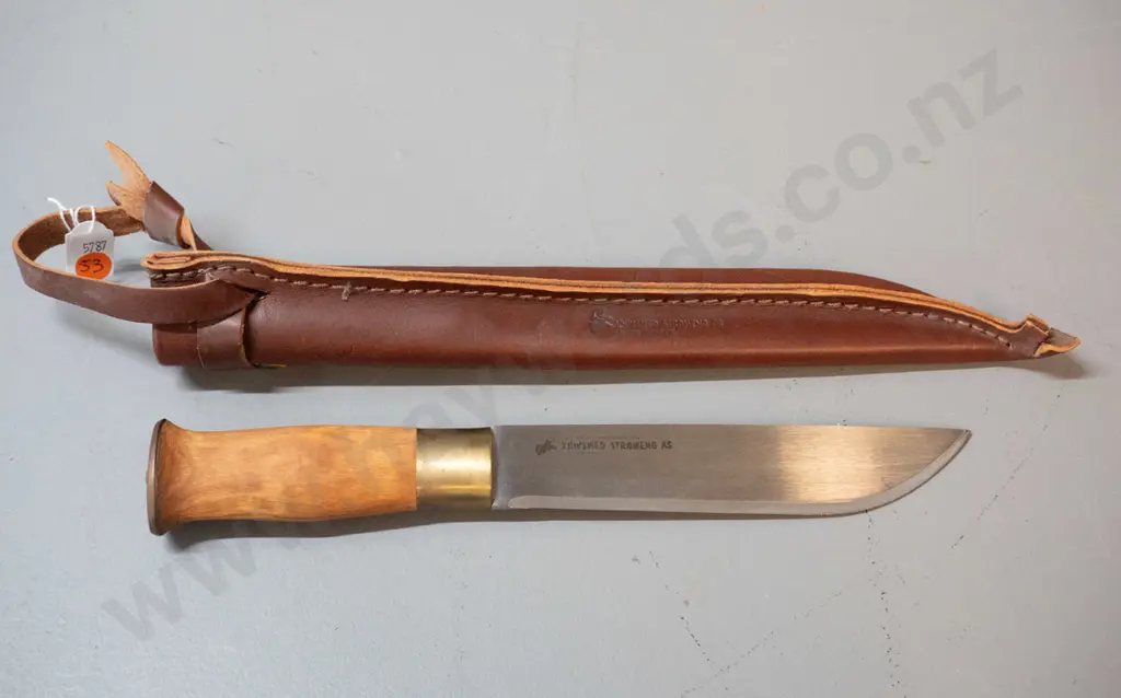 as-new contemporary traditional style Sami Norwegian knife in leather sheath - marked Stromeng Knivsmed L-390 Image 1++