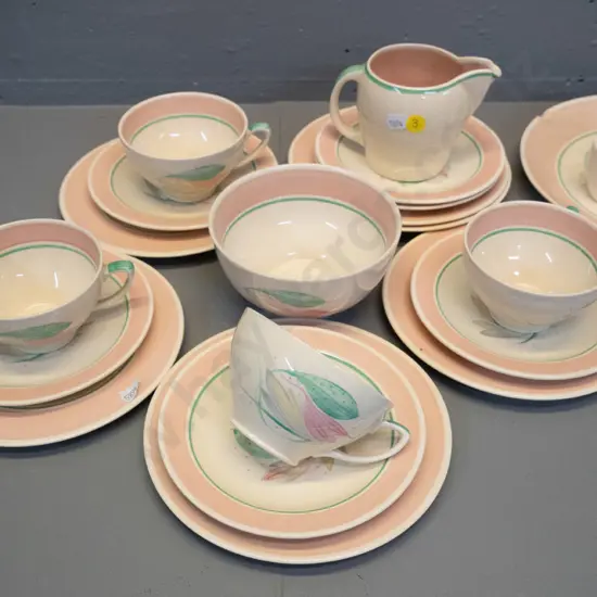 Susie Cooper teaware - 4 trios, cream & sugar, extra plates, plus a plate and 4 eggcups with damage and/or staining