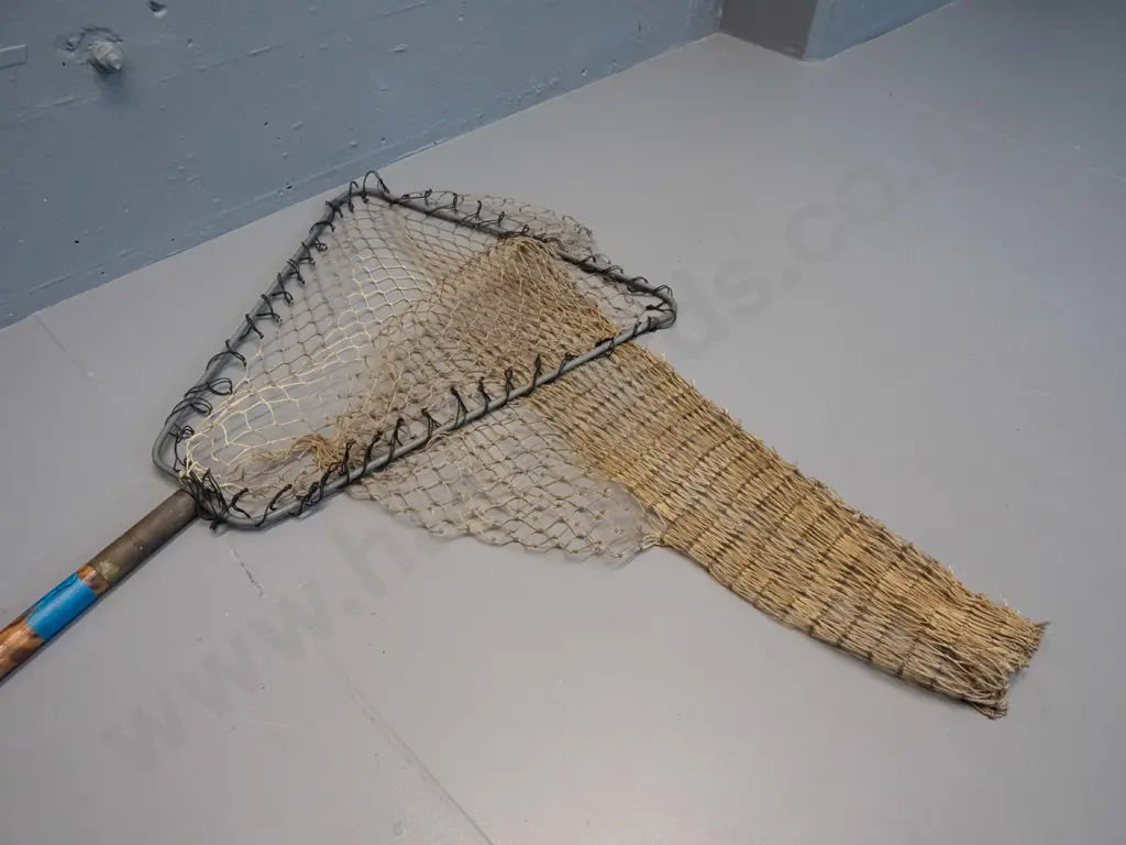 vintage bamboo-handled landing net with triangular hoop L-1900 W-400 Image 1++