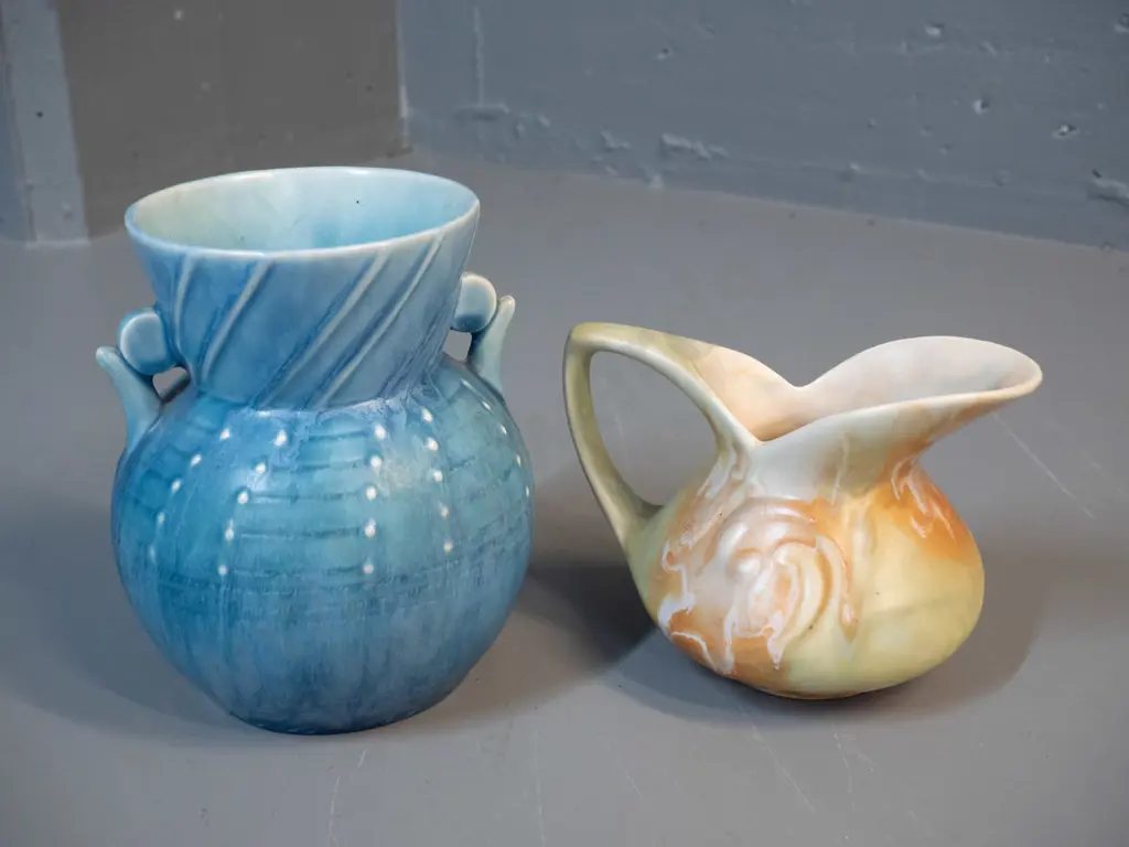 2 vintage Beswick items - jug and blue vase H-160 Image 1++