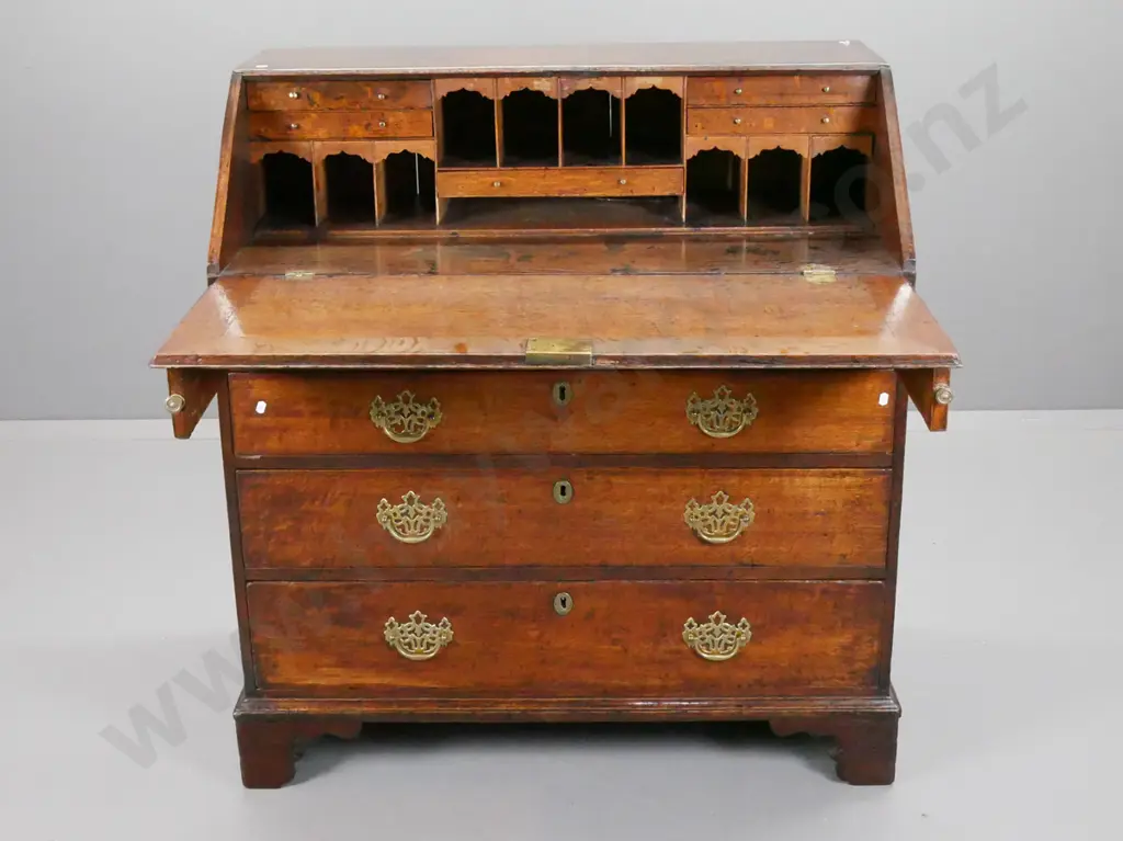 late Georgian country oak drop-front desk with fitted interior pigeonoles, 5 drawers with brass knobs, cross-banded top, Image 1++