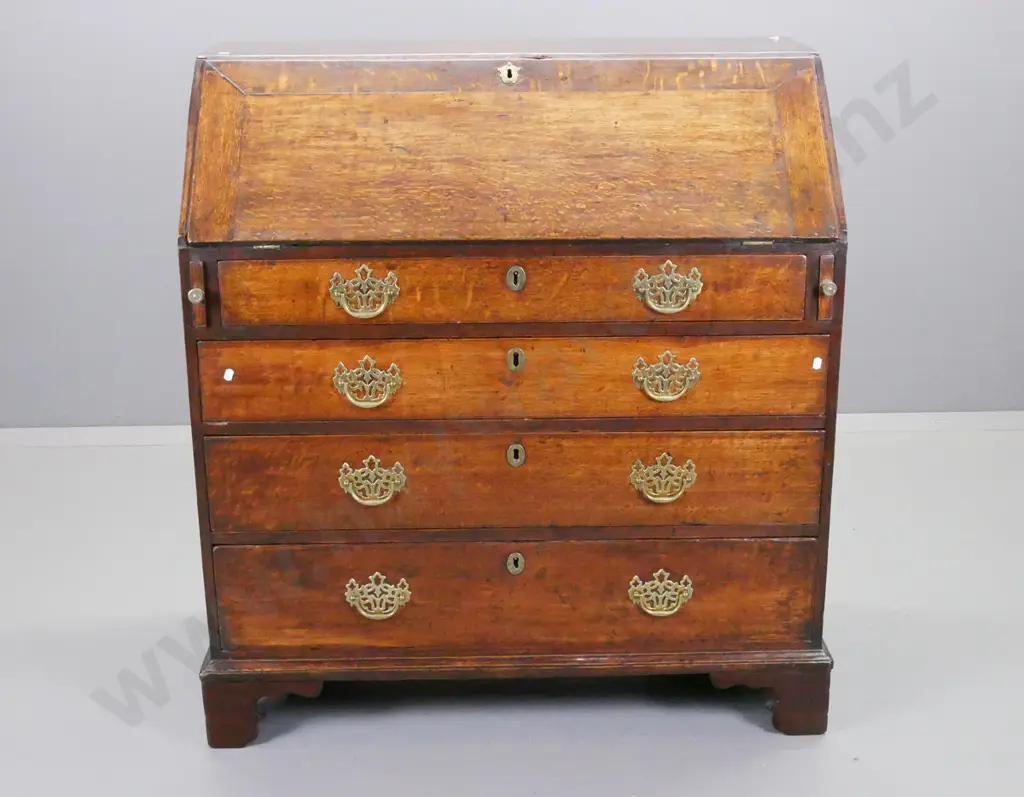 late Georgian country oak drop-front desk with fitted interior pigeonoles, 5 drawers with brass knobs, cross-banded top, Image 1++
