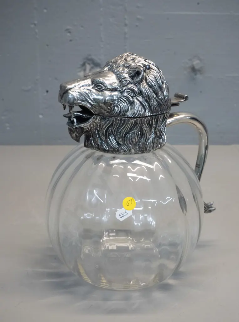 claret jug with hinged very heavy silver plated lion-head top and lion's tail handle marked Valenti - Made in Spain Image 1++