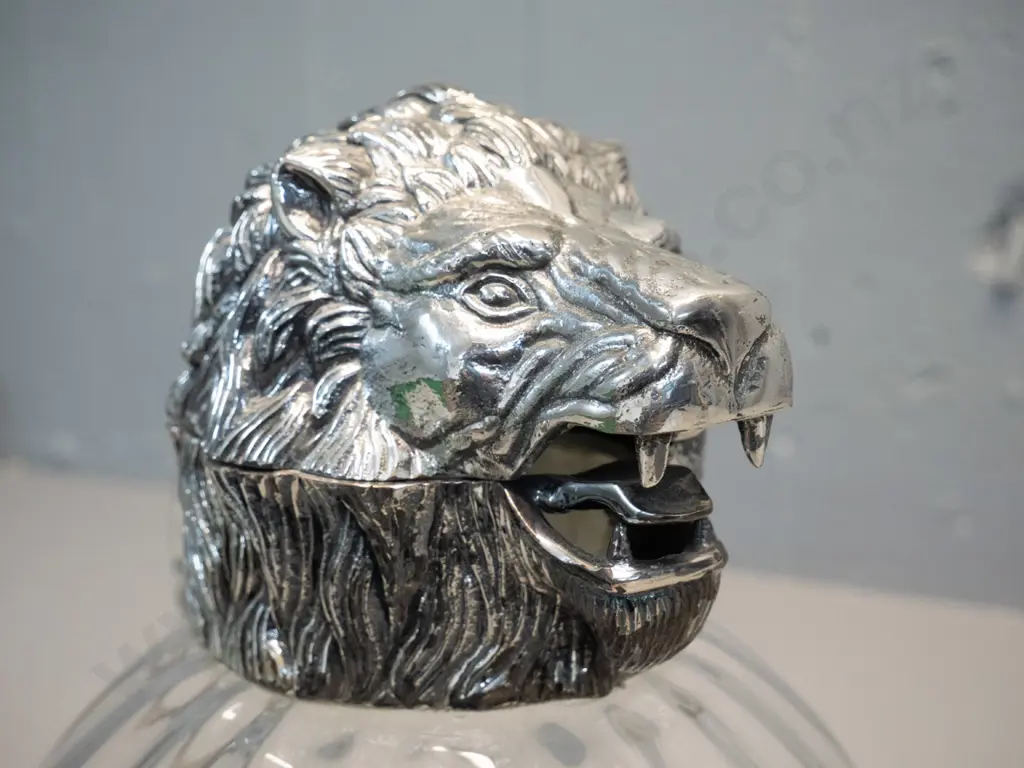claret jug with hinged very heavy silver plated lion-head top and lion's tail handle marked Valenti - Made in Spain Image 1++