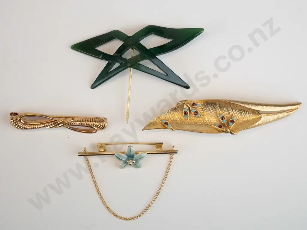 4 costume brooches Image 1++