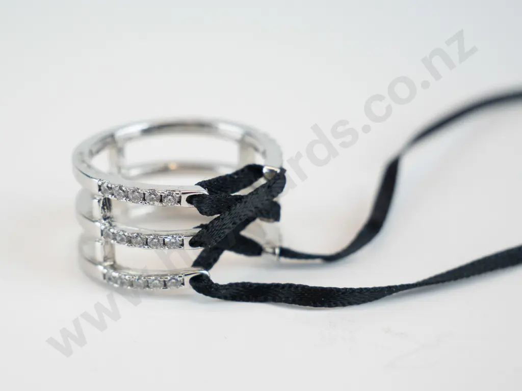 silver ring with ribbon stamped S925 Image 1++