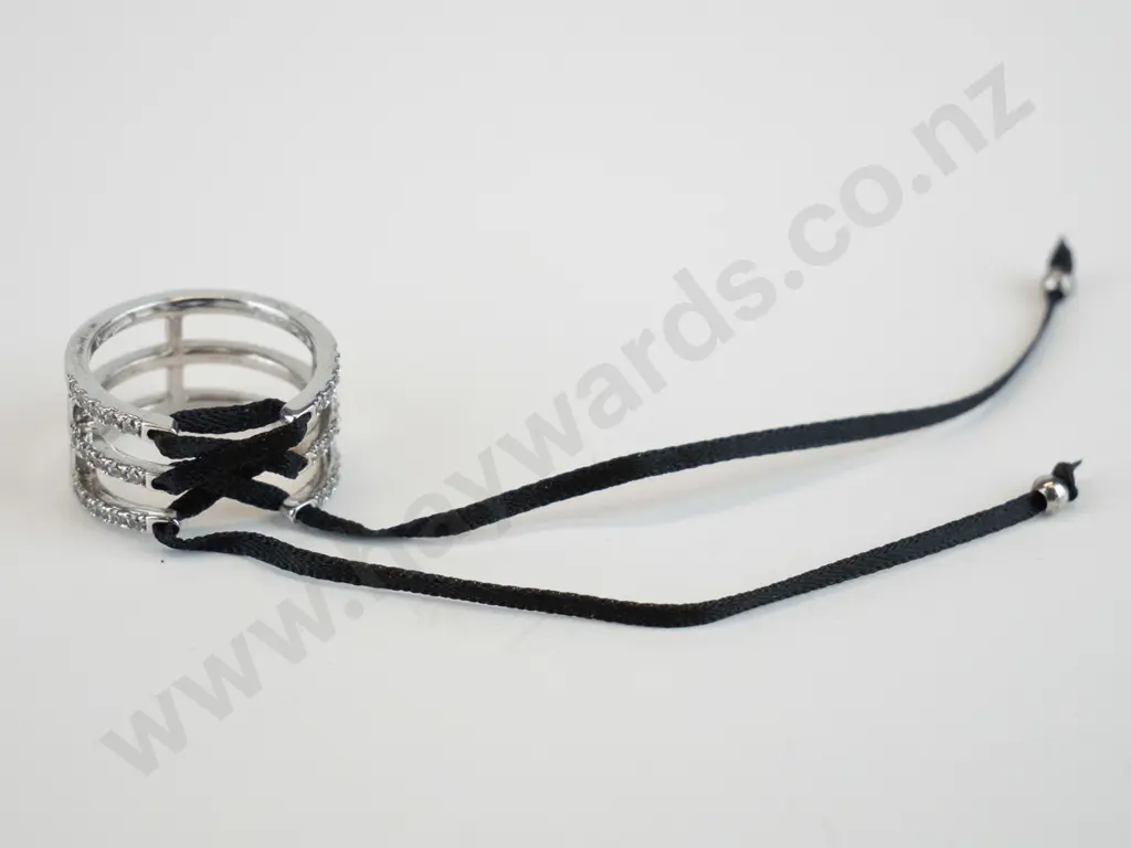 silver ring with ribbon stamped S925 Image 1++
