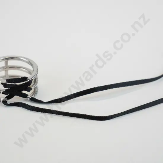 silver ring with ribbon stamped S925