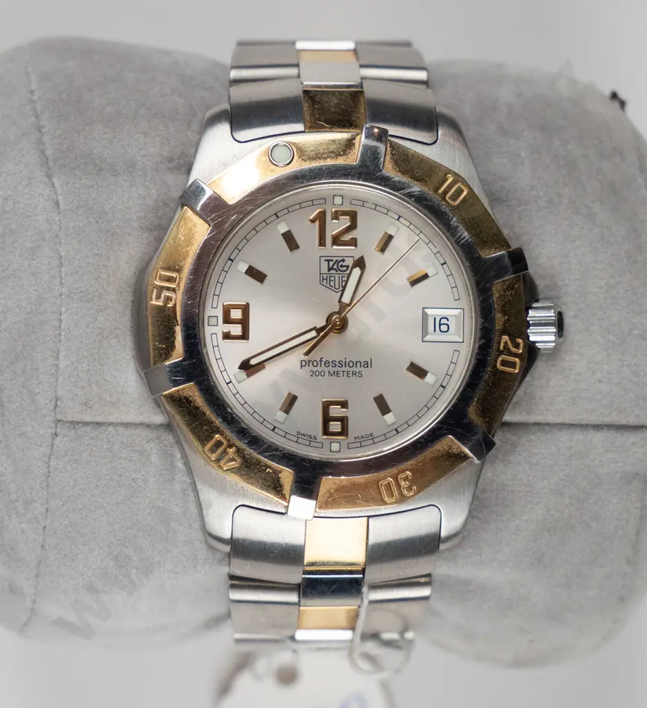 Tag Hauer gents watch Swiss made professional 200 metres Image 1++