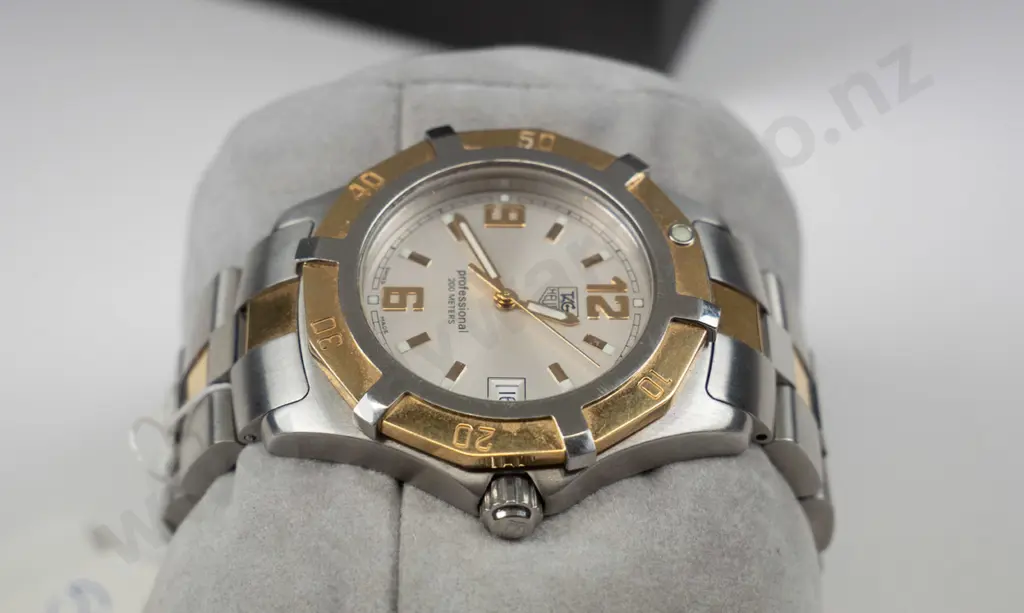Tag Hauer gents watch Swiss made professional 200 metres Image 1++