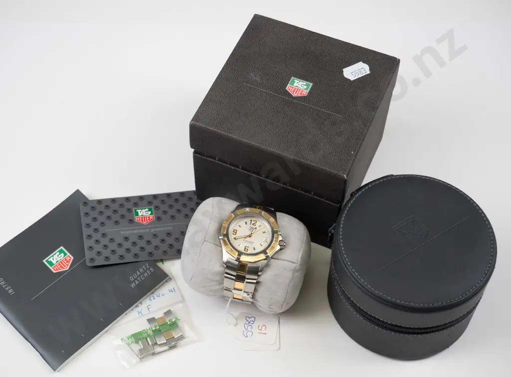 Tag Hauer gents watch Swiss made professional 200 metres Image 1++