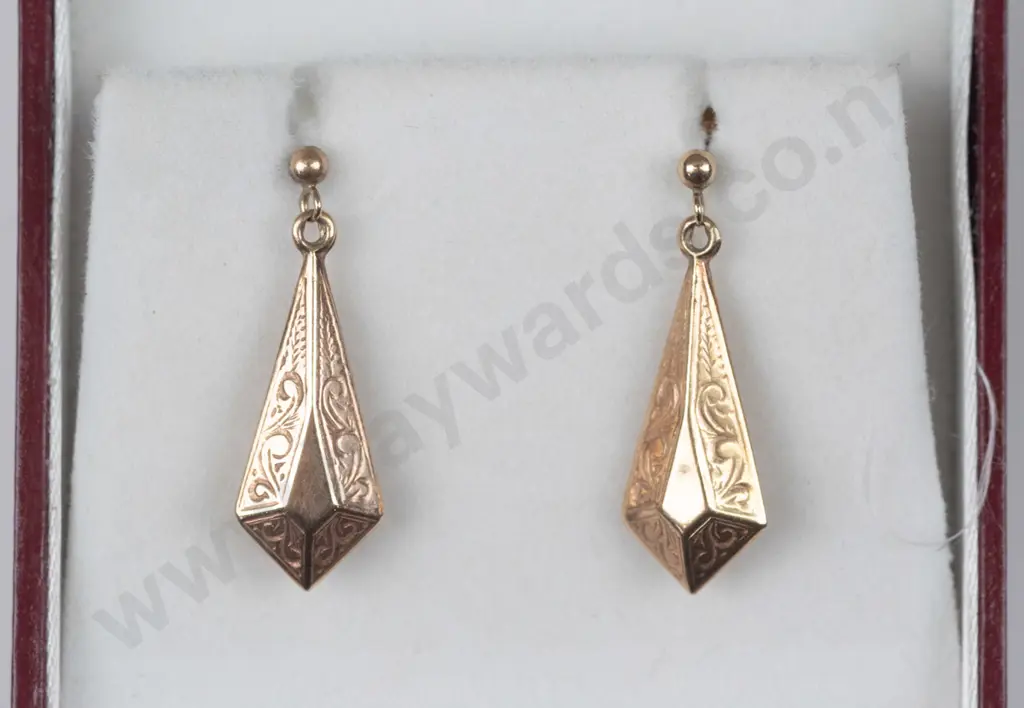 pair of 9ct gold earrings [1 butterfly missing] Image 1++