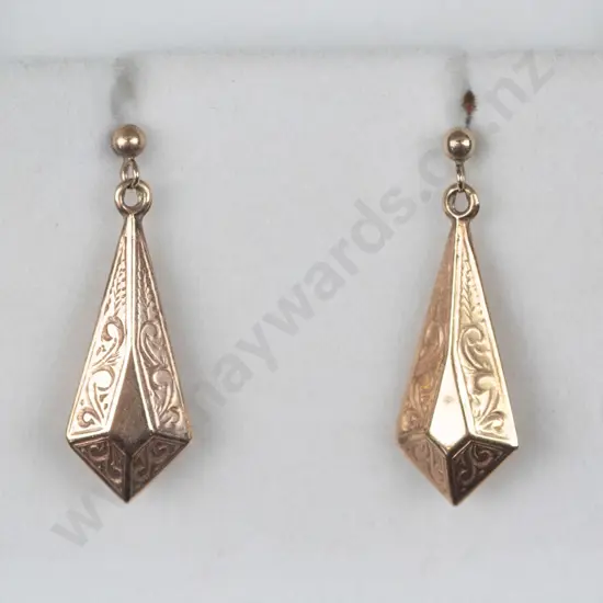 pair of 9ct gold earrings [1 butterfly missing]