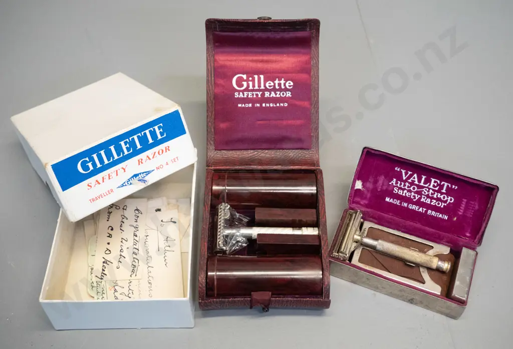 vintage Gillette safety razor set with gift cards and box, and a well used Valet razor set Image 1++
