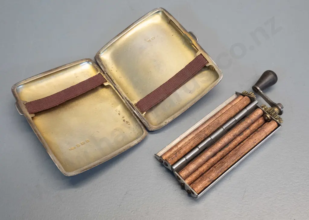 sterling silver cigarette case 70 x 85 and a chrome hand-crank Excelsior cigarette rolling machine Image 1++