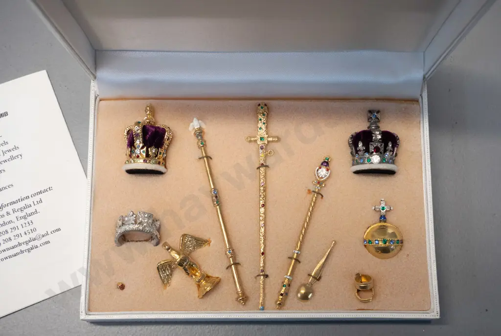 Cased 'The Golden Jubilee of Queen Elizabeth II' 12 piece set of miniature replicas Image 1++