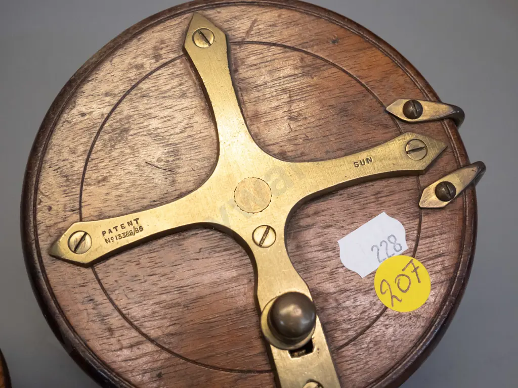 2 timber and brass fly fishing reels, larger one marked "Sun" D-125 Image 1++