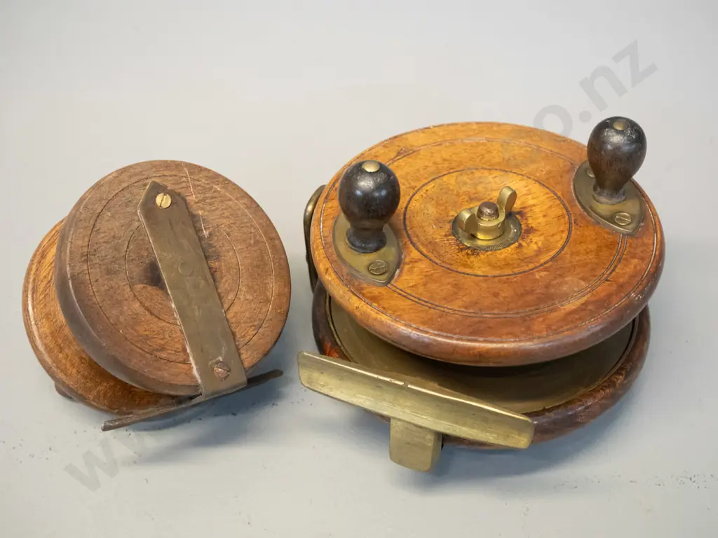 2 timber and brass fly fishing reels, larger one marked "Sun" D-125 Image 1++